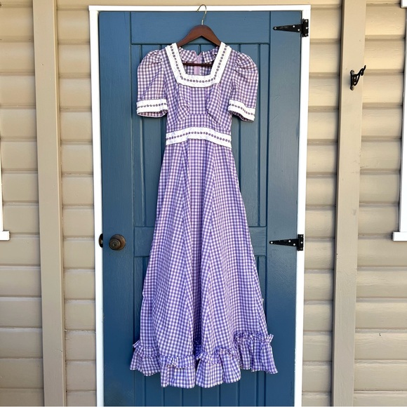 N/A Dresses & Skirts - Vintage 70s gingham dress with lace trim embroidery floral and ruffle hem Size S
